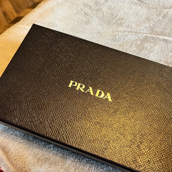 Prada Cellphone purse, Red. - Picture 2 of 2